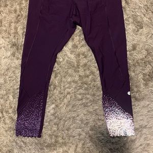 Lululemon tight stuff, reflective leg